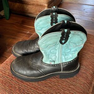 Justin Gypsy Women's Blue And Black Boots. Good Condition. Size 9.